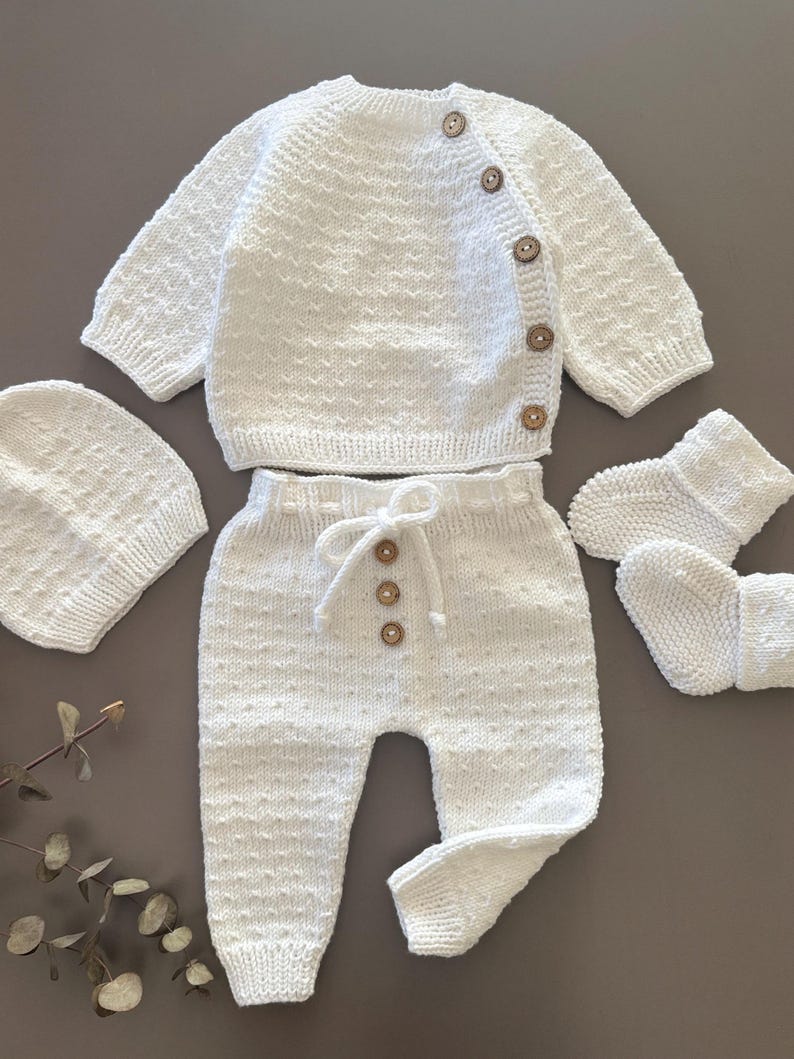 Hand-Knitted White Baby Set – Organic Cotton Outfit - Ręcznie Dziany Biały Komplet Niemowlęcy z Bawełny Organicznej