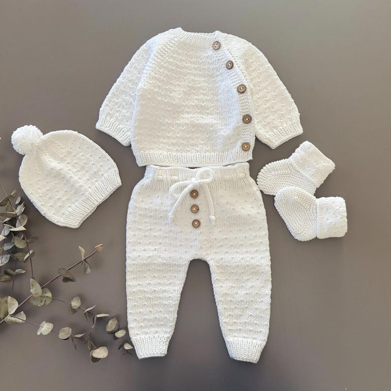 Hand-Knitted White Baby Set – Organic Cotton Outfit - Ręcznie Dziany Biały Komplet Niemowlęcy z Bawełny Organicznej