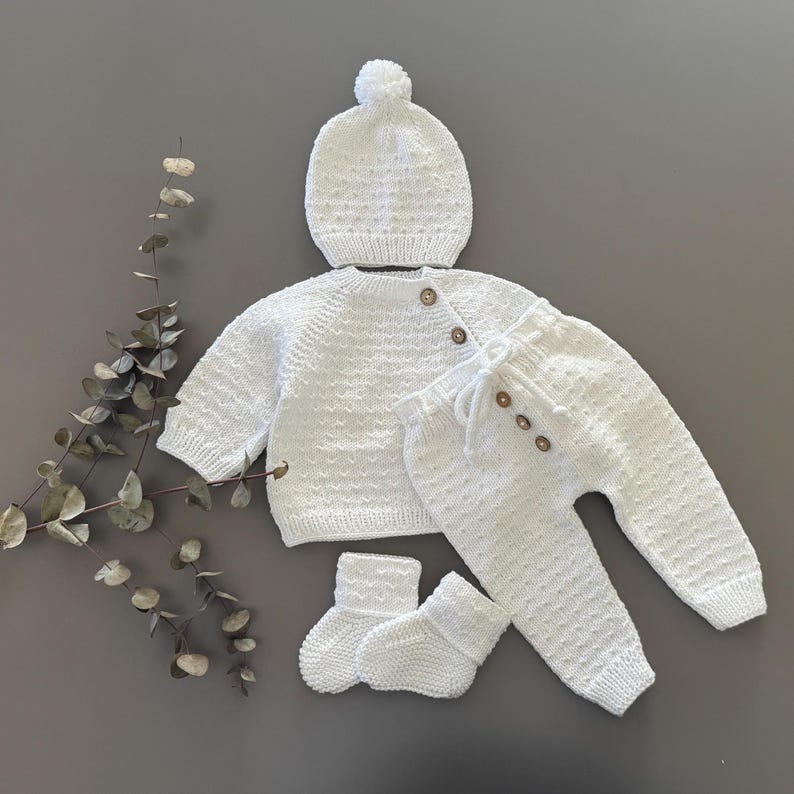 Hand-Knitted White Baby Set – Organic Cotton Outfit - Ręcznie Dziany Biały Komplet Niemowlęcy z Bawełny Organicznej
